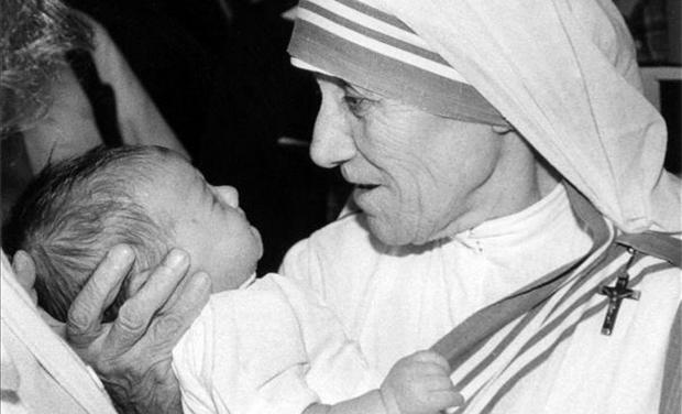 mother_teresa-with_baby